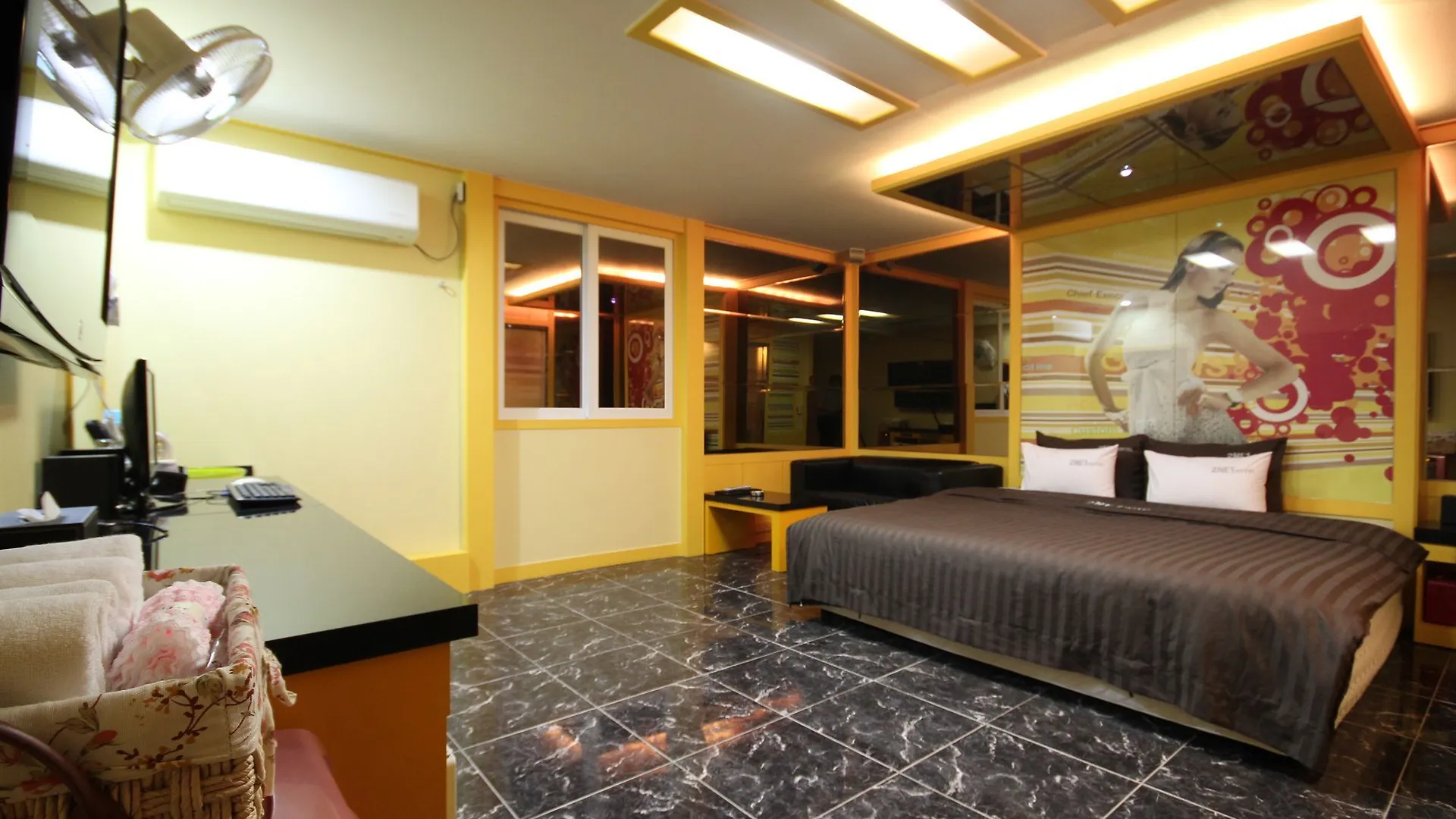 Hotel 2Ne1 Busan 2*,