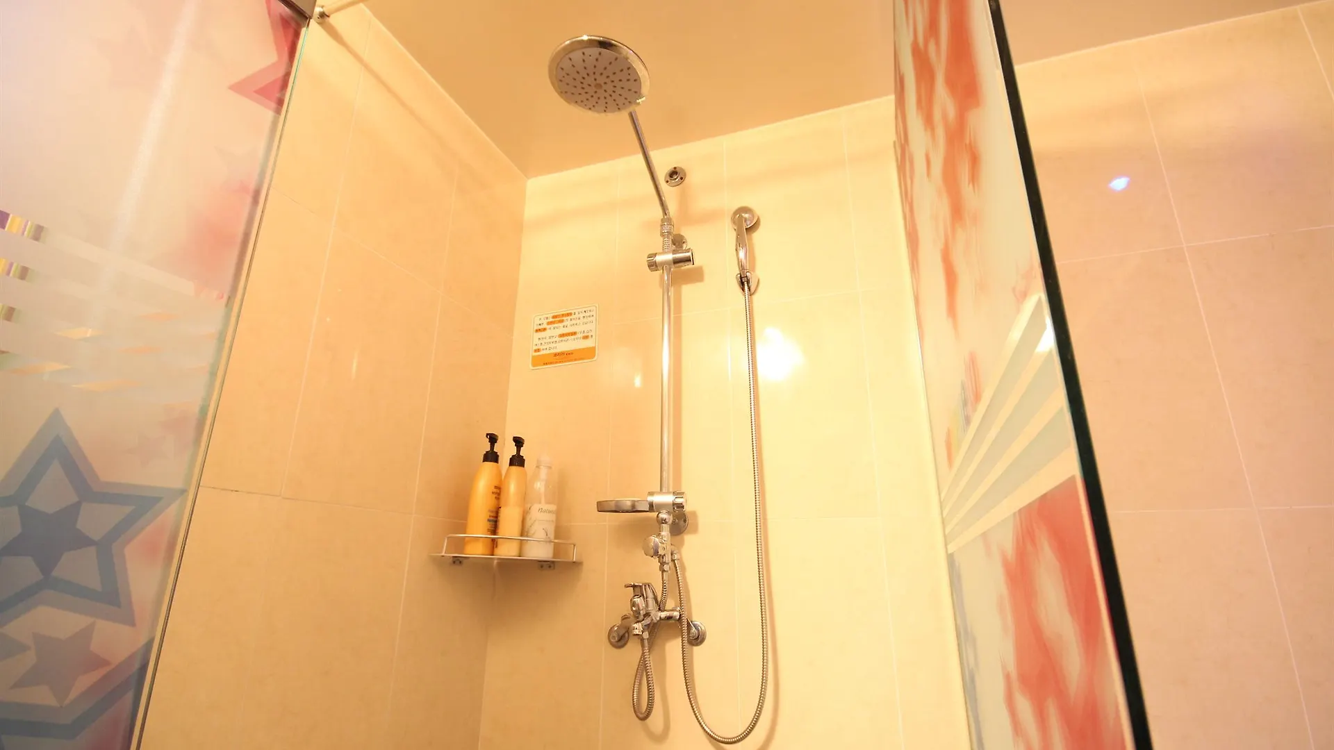 Hotel 2Ne1 Busan 2*,