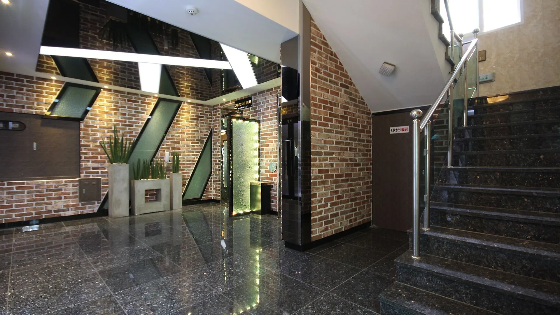 Hotel 2Ne1 Busan South Korea